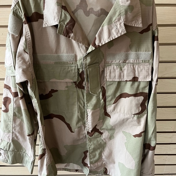 Military Camo Top Size Large - Picture 2 of 9